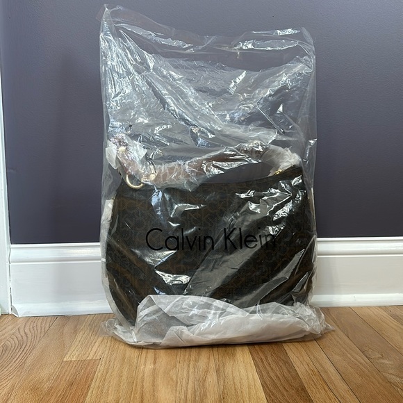 Calvin Klein Shoulder bag - Picture 2 of 10